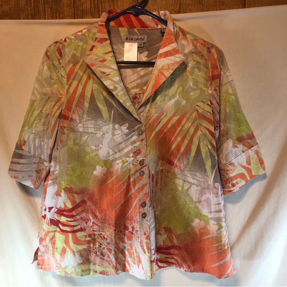 À la carte women’s green/orange/red button down shirt XS
